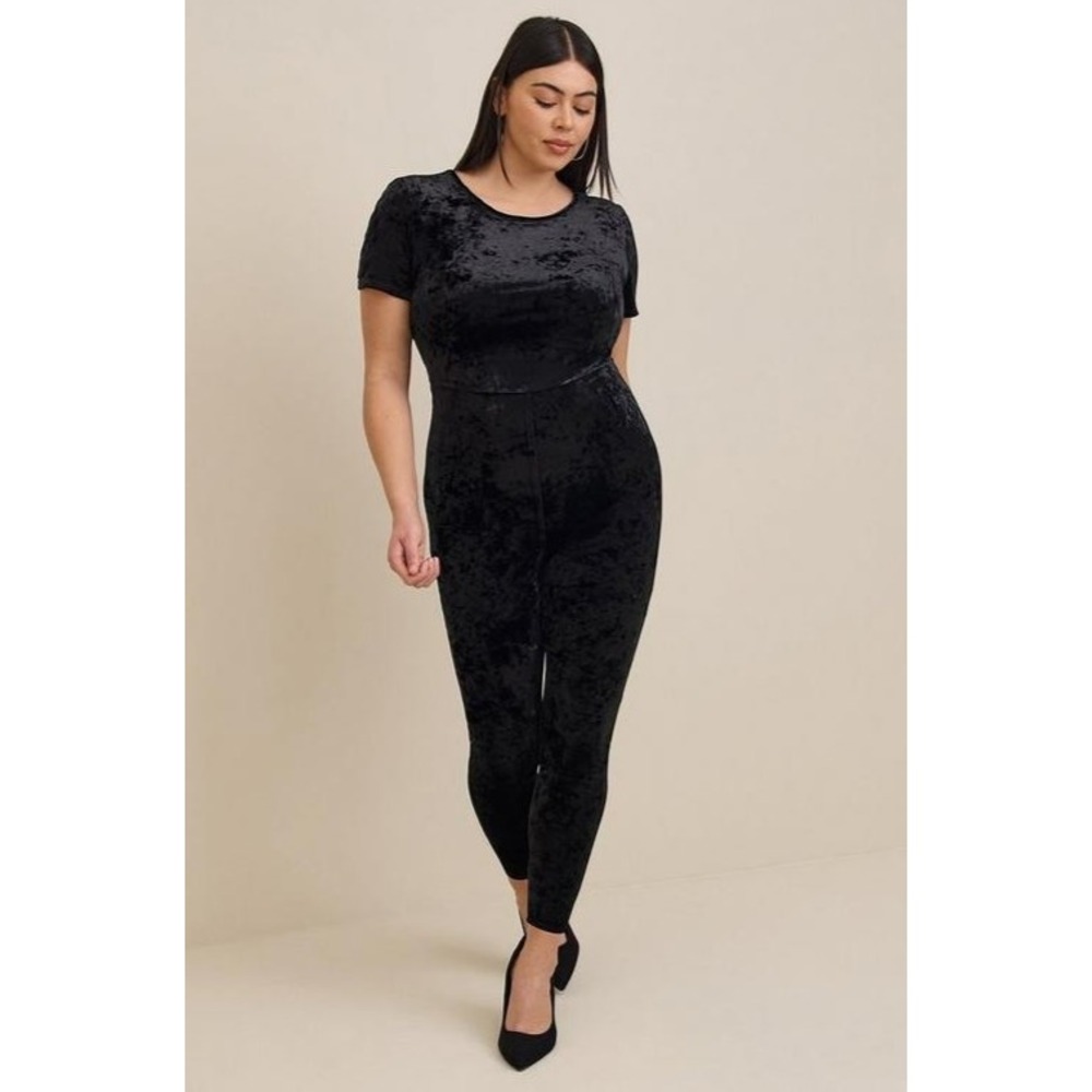 Torrid Crushed Velvet Short‎ Sleeve Catsuit Black Size 4 Club Party Holiday